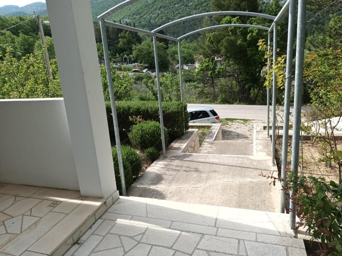 הוילה Kučiće Kuca Za Odmor Maka מראה חיצוני תמונה